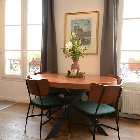 Chic And Modern Apt In Paris Paris