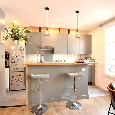 Chic And Modern Apt In Paris
