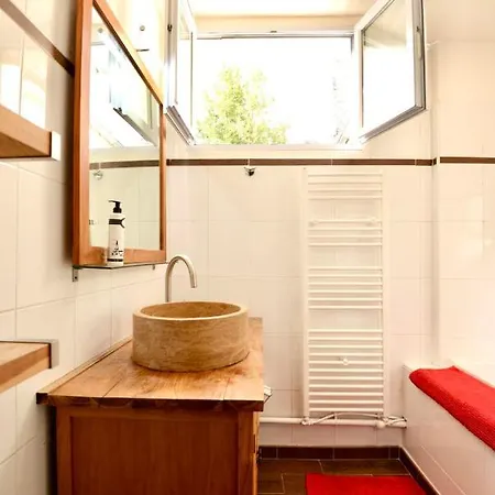 Chic And Modern Apt In Paris דירה *
